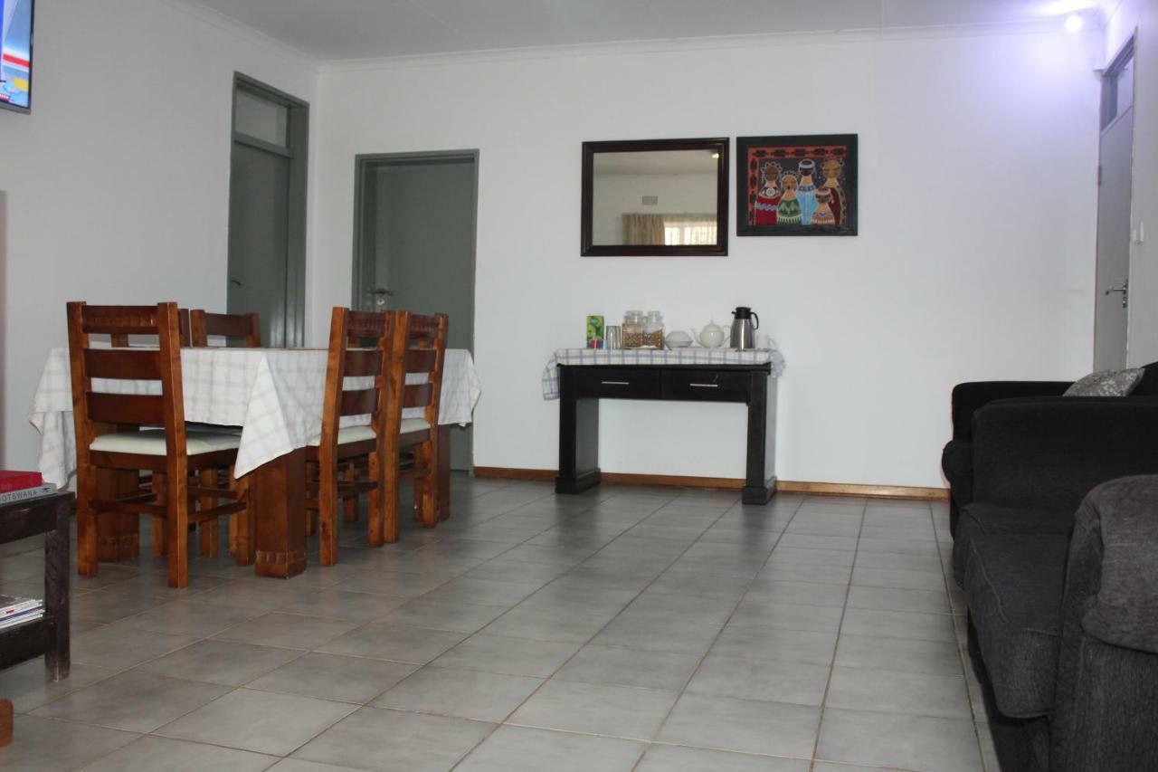 Strand Meadows B&B Gaborone Ngoại thất bức ảnh